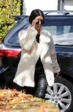 KOURTNEY KARDASHIAN Out and About in Beverly Hills 01/07/2016