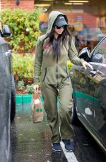 KOURTNEY KARDASHIAN Out and About in Calabasas 01/06/2016