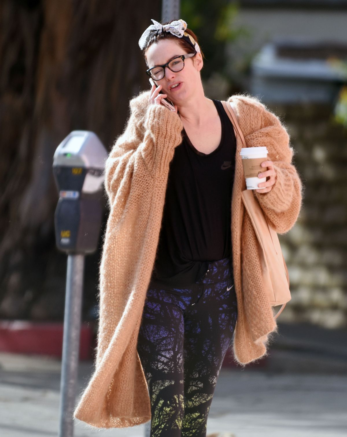 LENA HEADEY at Lousey Nitpickers Salon in Los Angeles 01/14/2016 LENA HEADEY at Lousey Nitpickers Salon in Los Angeles 01/14/2016
