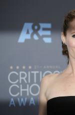 LESLIE MANN at Critics’s Choice Awards 2016 in Santa Monica 01/17/2016