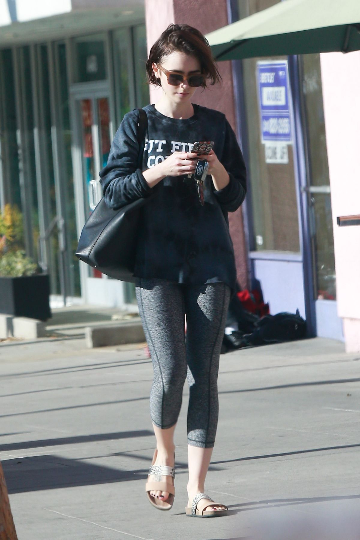 LILY COLLINS Leaves a Gym in Los Angeles 01/25/2015 LILY COLLINS Leaves a Gym in Los Angeles 01/25/2015