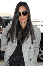 OLIVIA MUNN Arrives at LAX Airport in Los Angeles 01/11/2016
