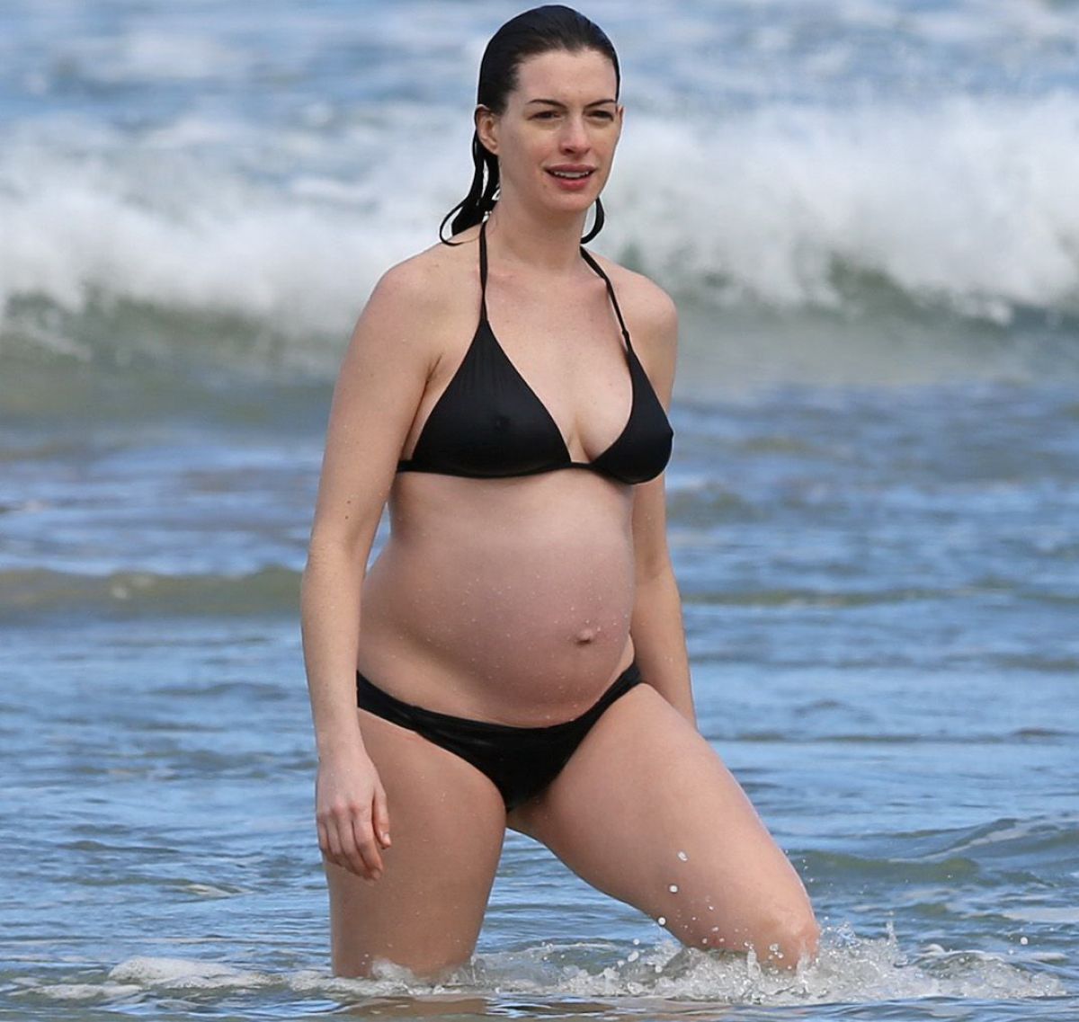 HawtCelebs. pregnant-anne-hathaway-in-bikini-at-a-beach-in-hawaii-01-03-201...
