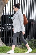 Pregnant ANNE HATHAWAY Leaves a Gym in West Hollywood 01/14/2016