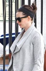 Pregnant ANNE HATHAWAY Leaves a Gym in West Hollywood 01/14/2016