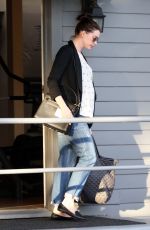 Pregnant ANNE HATHAWAY Leaves a Gym in West Hollywood 01/22/2016