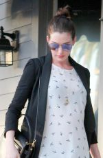 Pregnant ANNE HATHAWAY Leaves a Gym in West Hollywood 01/22/2016