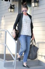 Pregnant ANNE HATHAWAY Leaves a Gym in West Hollywood 01/22/2016
