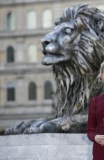 RACHEL RILEY Unveils 5th Lion Statue at Trafalgar Square in London 01/28/2016