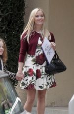 REESE WITHERSPOON< NICOLE KIDMAN and LAURA DERN on the Set of Big Little Lies in Los Angeles 01/10/2016