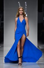 ROSIE HUNTINGTON-WHITELEY on the Runway of Versace Spring/Summer 2016 Fashion Show in Paris 01/24/2016
