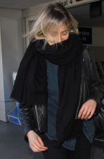 TAYLOR SCHILLING Arrives at LAX Airport in Los Angeles 01/07/2016