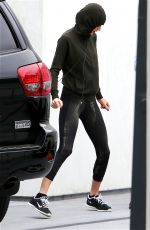 TAYLOR SWIFT Arrives at a Gym in Los Angeles 01/19/2016