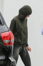 TAYLOR SWIFT Arrives at a Gym in Los Angeles 01/19/2016