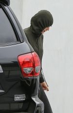 TAYLOR SWIFT Arrives at a Gym in Los Angeles 01/19/2016