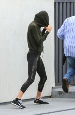 TAYLOR SWIFT Arrives at a Gym in Los Angeles 01/19/2016