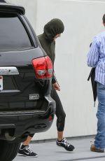 TAYLOR SWIFT Arrives at a Gym in Los Angeles 01/19/2016