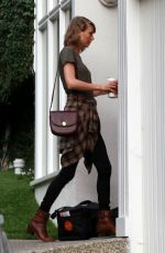 TAYLOR SWIFT Arrives at Jaime King