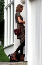 TAYLOR SWIFT Arrives at Jaime King