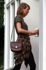 TAYLOR SWIFT Arrives at Jaime King