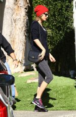 TAYLOR SWIFT Heading to a Gym in West Hollywood 01/02/2016