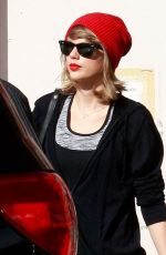 TAYLOR SWIFT Heading to a Gym in West Hollywood 01/02/2016