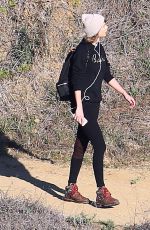 TAYLOR SWIFT Out Hiking in Los Angeles 12/30/2015