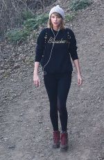 TAYLOR SWIFT Out Hiking in Los Angeles 12/30/2015