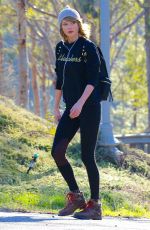 TAYLOR SWIFT Out Hiking in Los Angeles 12/30/2015