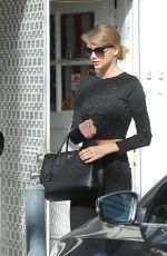TAYLOR SWIFT Shoping at Brandy Melville on Venture Boulevard 01/15/2016