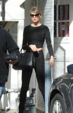 TAYLOR SWIFT Shoping at Brandy Melville on Venture Boulevard 01/15/2016