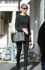 TAYLOR SWIFT Shoping at Brandy Melville on Venture Boulevard 01/15/2016