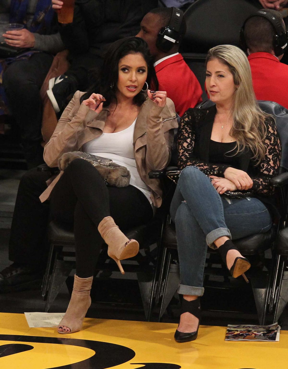 VANESSA BRYANT at a Lakers Game 01/12/2015.