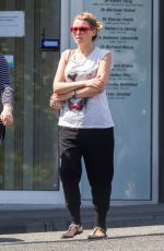 DANII MINOGUE Leaves a Doctors Clinic in Melbourne 01/28/2016