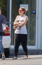 DANII MINOGUE Leaves a Doctors Clinic in Melbourne 01/28/2016