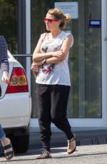 DANII MINOGUE Leaves a Doctors Clinic in Melbourne 01/28/2016