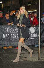 DEVON WINDSOR Arrives at Nnicks vs Warriors Game in New York 01/31/2016