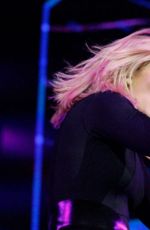 ELLIE GOULDING Performs at a Concert in Paris, Febraury 2016
