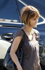 HALLE BERY at Cafe Med in West Hollywood 02/20/2016