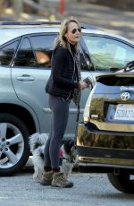 HELEN HUNT Walks Her Dog Out in Los Angeles 02/15/2016