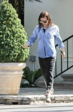 JENNFER GARNER Out and About in Los Angeles 02/20/2016