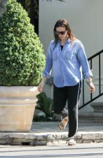 JENNFER GARNER Out and About in Los Angeles 02/20/2016