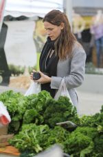 JENNIFER GARHER Shopping at Farmers Market in Los Angeles 01/31/2016
