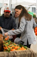 JENNIFER GARHER Shopping at Farmers Market in Los Angeles 01/31/2016