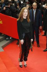 JULIANNE MOORE at Maggie