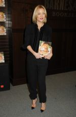 KATE HUDSON at 