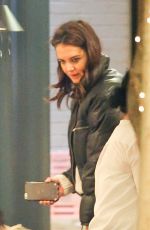 KATIE HOLME Shopping on Madison Avenue in New York 02/09/2016