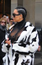 KIM KARDASHIAN Out and About in New York 02/10/2016