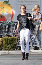 LEANN RIMES Shopping at Whole Foods in Malibu 02/18/2016