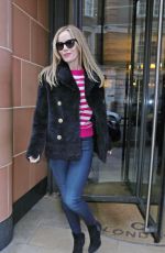 LESLIE MANN Leaves Her Hotel in London 02/09/2016